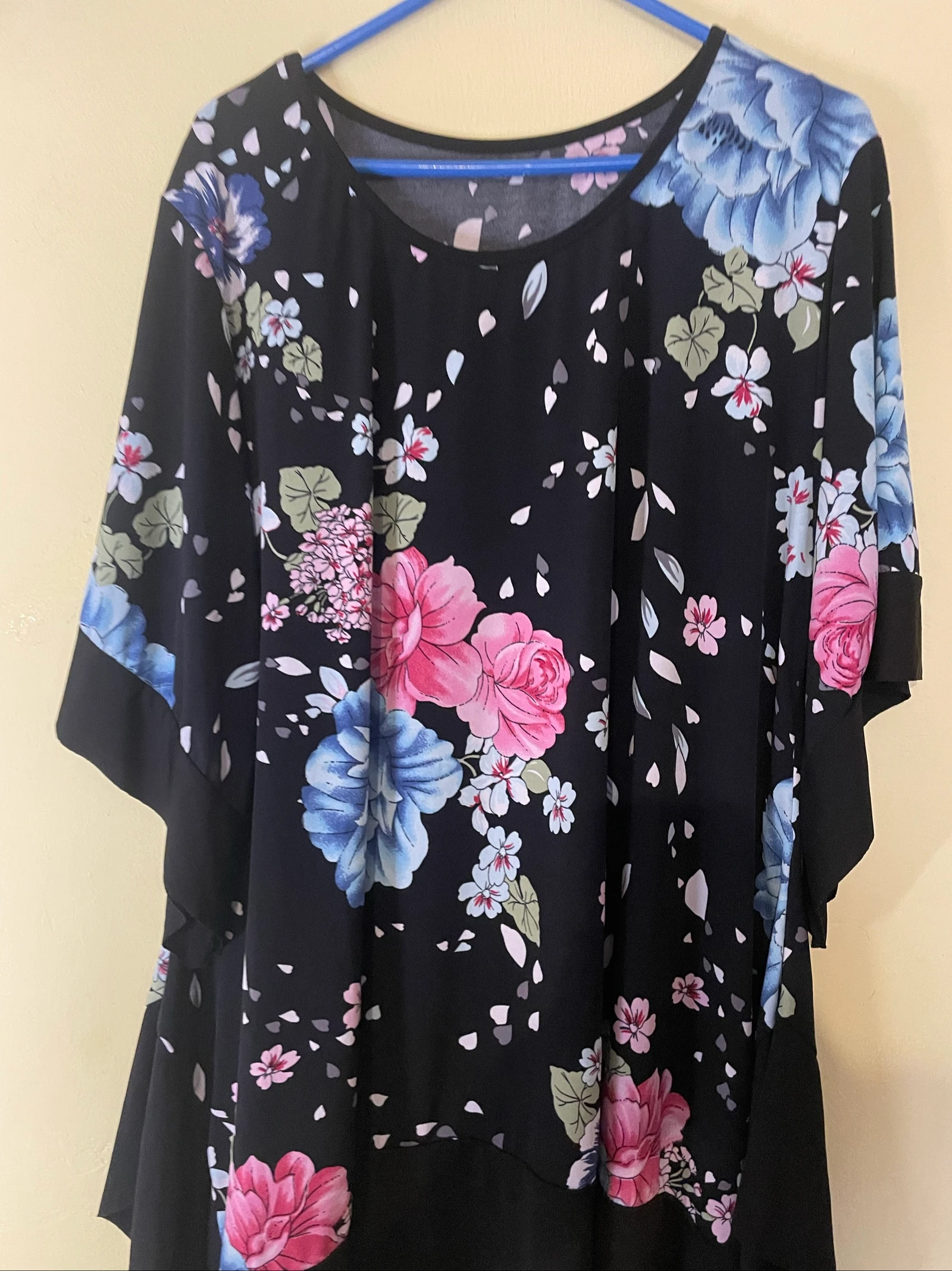 Blusa Túnica Floral Negra Oversized - Manga Quimono / Murciélago – photo 2